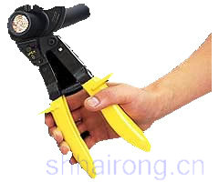 �����е�