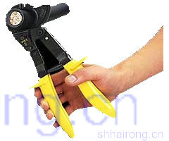 �����е�